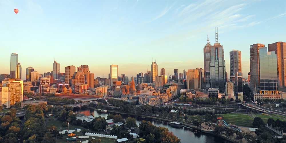 Luftaufnahme von Melbourne am frühen Morgen