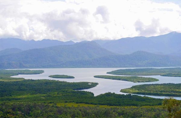 Wasserlandschaft im Paluma-Range-Nationalpark in Queensland, Australien