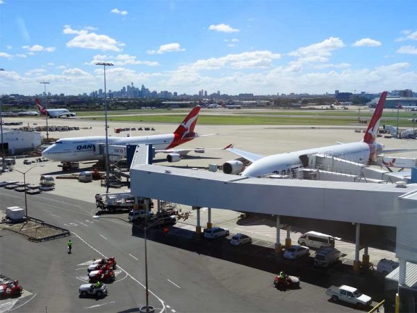 Aussicht über das Rollfeld des Flughafen von Sydney 
