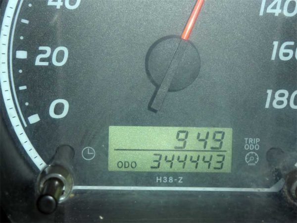 Tachostand bei einem australischen Camper/ ©Photo: MietCamper Australien Ein Tacho mit einem Stand von 344.443 km bei einem australischen Camper.