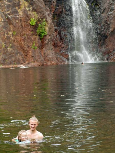 Baden im Plunge Pool der Wangi Falls im Litchfield Nationalpark