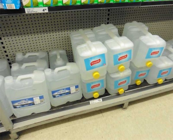 10 Liter Wasserkanister in einem australischen Supermarkt